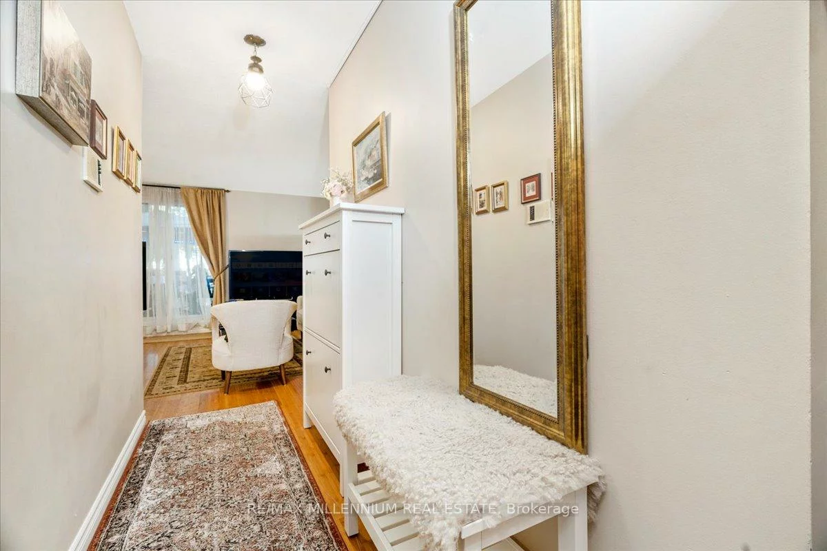 25, Pebble, Hillcrest Village, Toronto