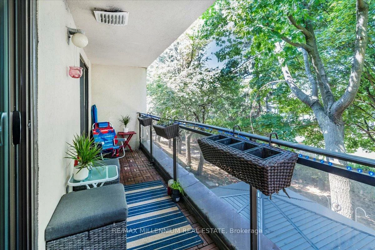 25, Pebble, Hillcrest Village, Toronto
