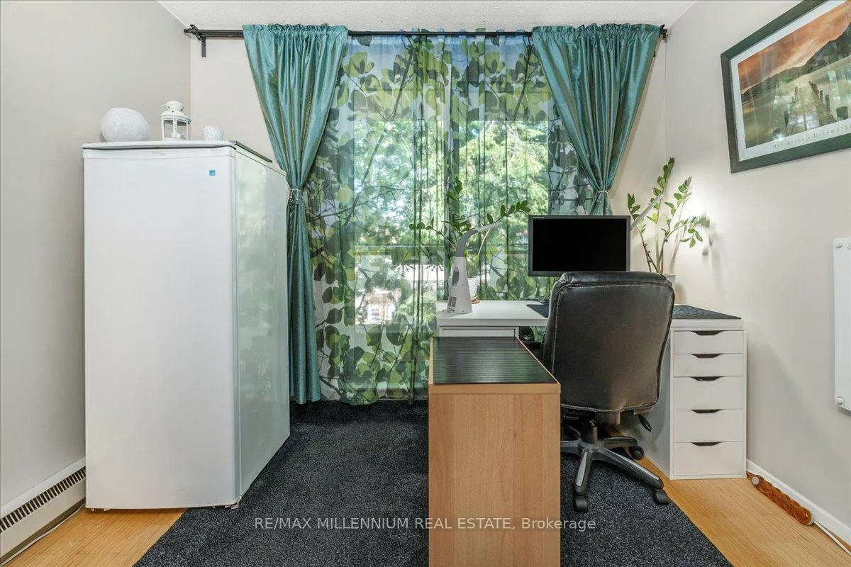25, Pebble, Hillcrest Village, Toronto