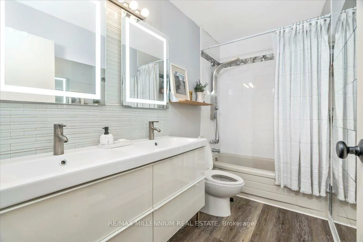 25, Pebble, Hillcrest Village, Toronto