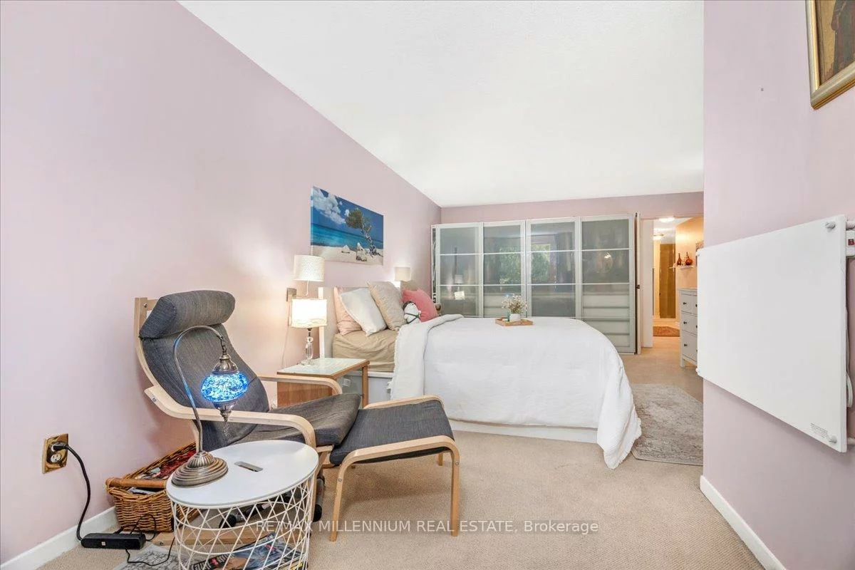 25, Pebble, Hillcrest Village, Toronto