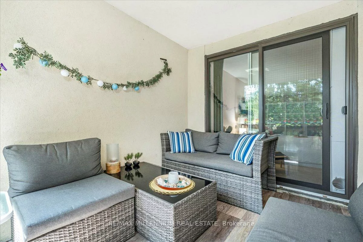 25, Pebble, Hillcrest Village, Toronto