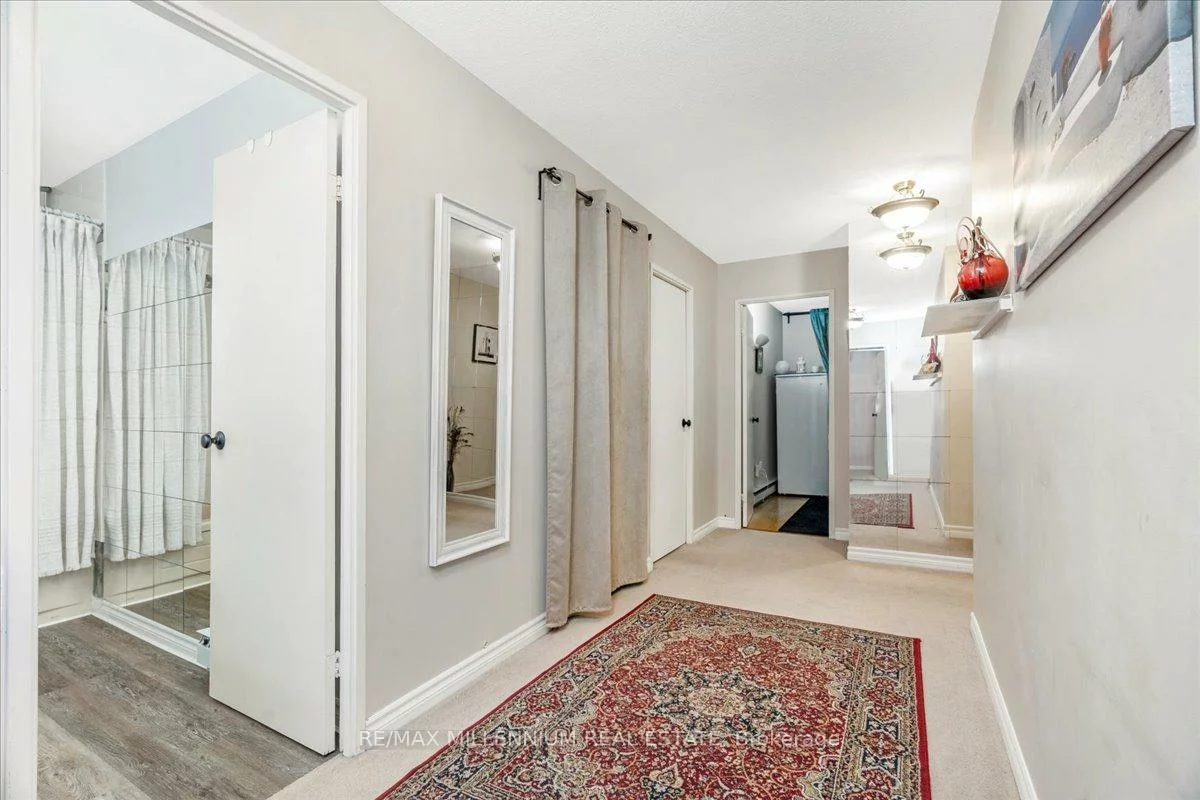 25, Pebble, Hillcrest Village, Toronto