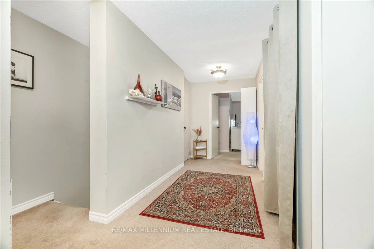 25, Pebble, Hillcrest Village, Toronto