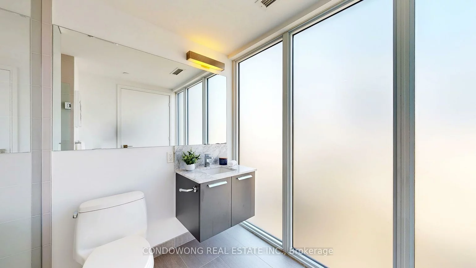 28, Wellesley, Church-Yonge Corridor, Toronto