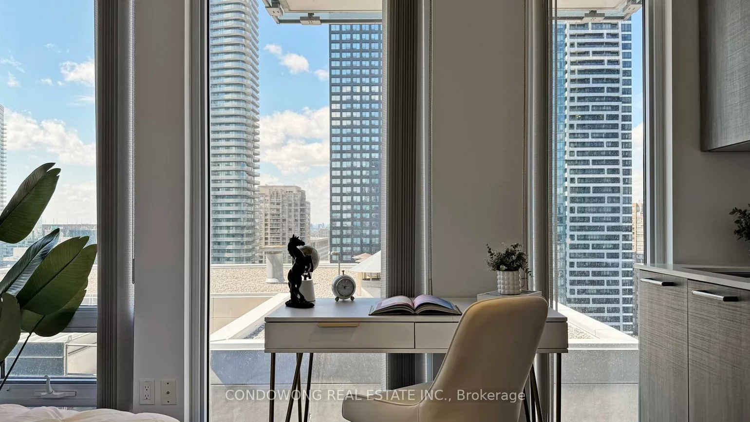 28, Wellesley, Church-Yonge Corridor, Toronto