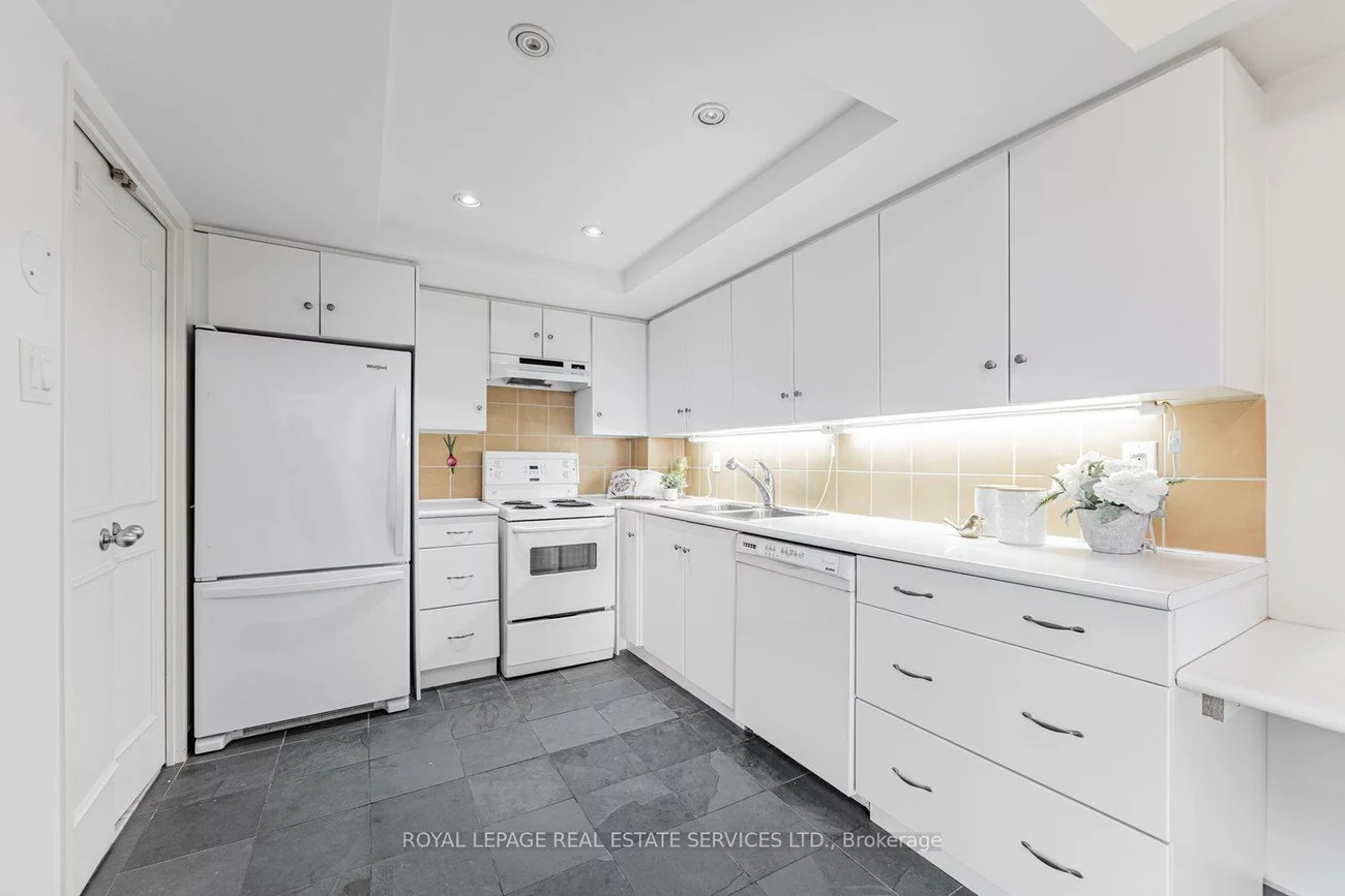 900, Yonge, Annex, Toronto