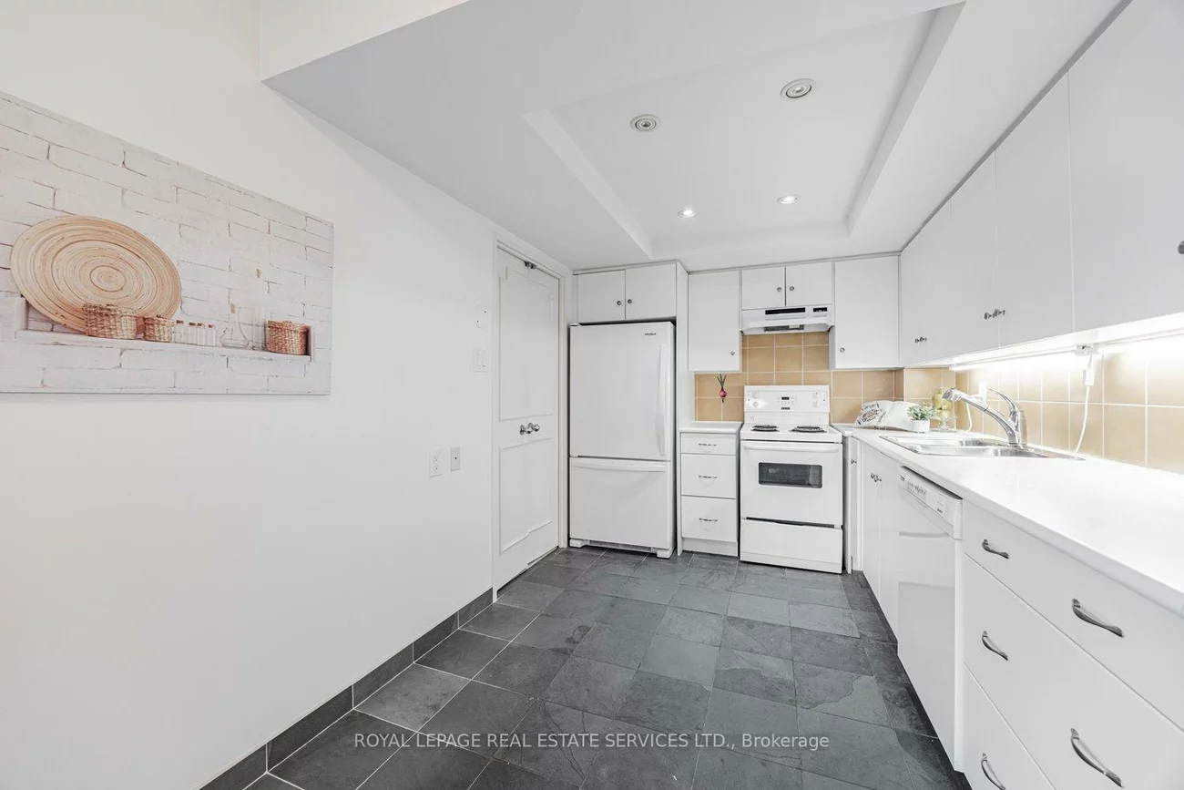 900, Yonge, Annex, Toronto
