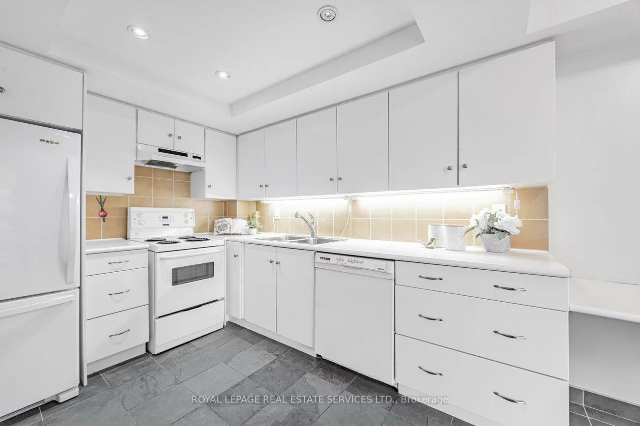 900, Yonge, Annex, Toronto
