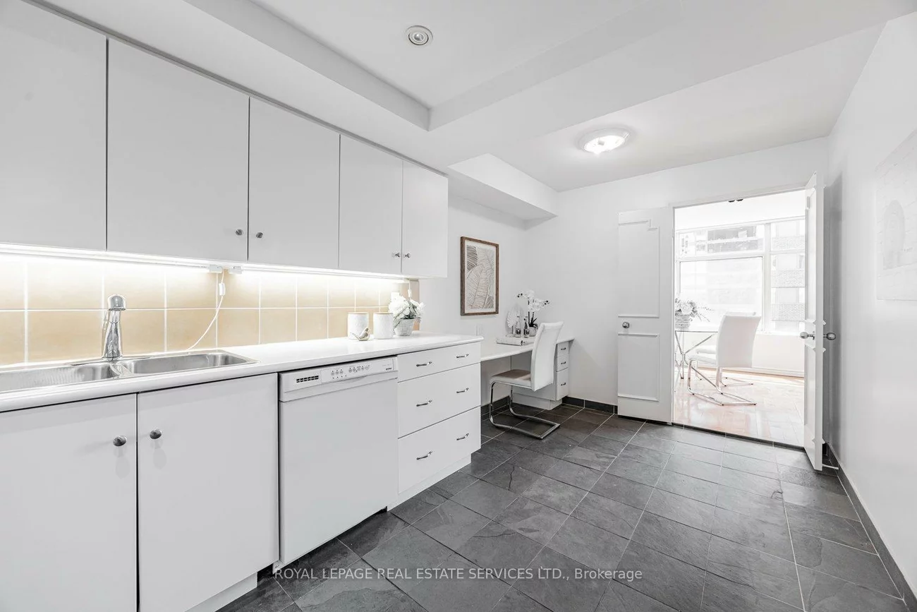 900, Yonge, Annex, Toronto