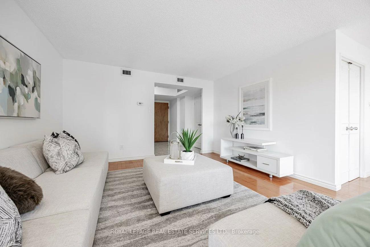900, Yonge, Annex, Toronto
