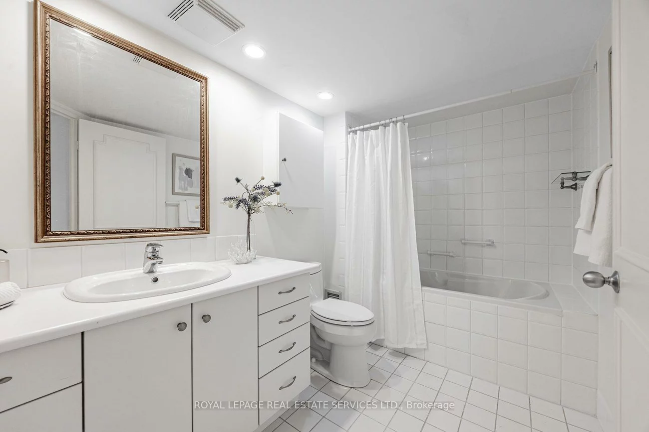 900, Yonge, Annex, Toronto