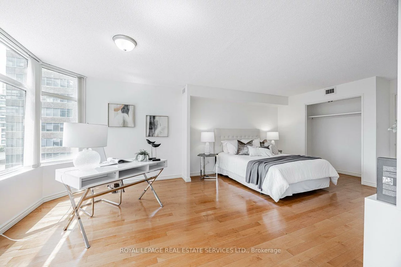 900, Yonge, Annex, Toronto