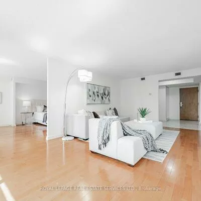 900, Yonge, Annex, Toronto