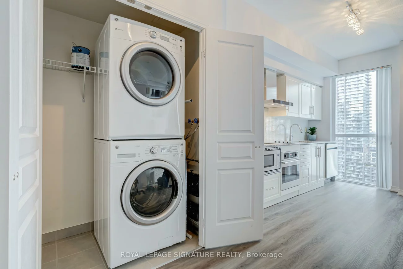 352, Front, Waterfront Communities C1, Toronto