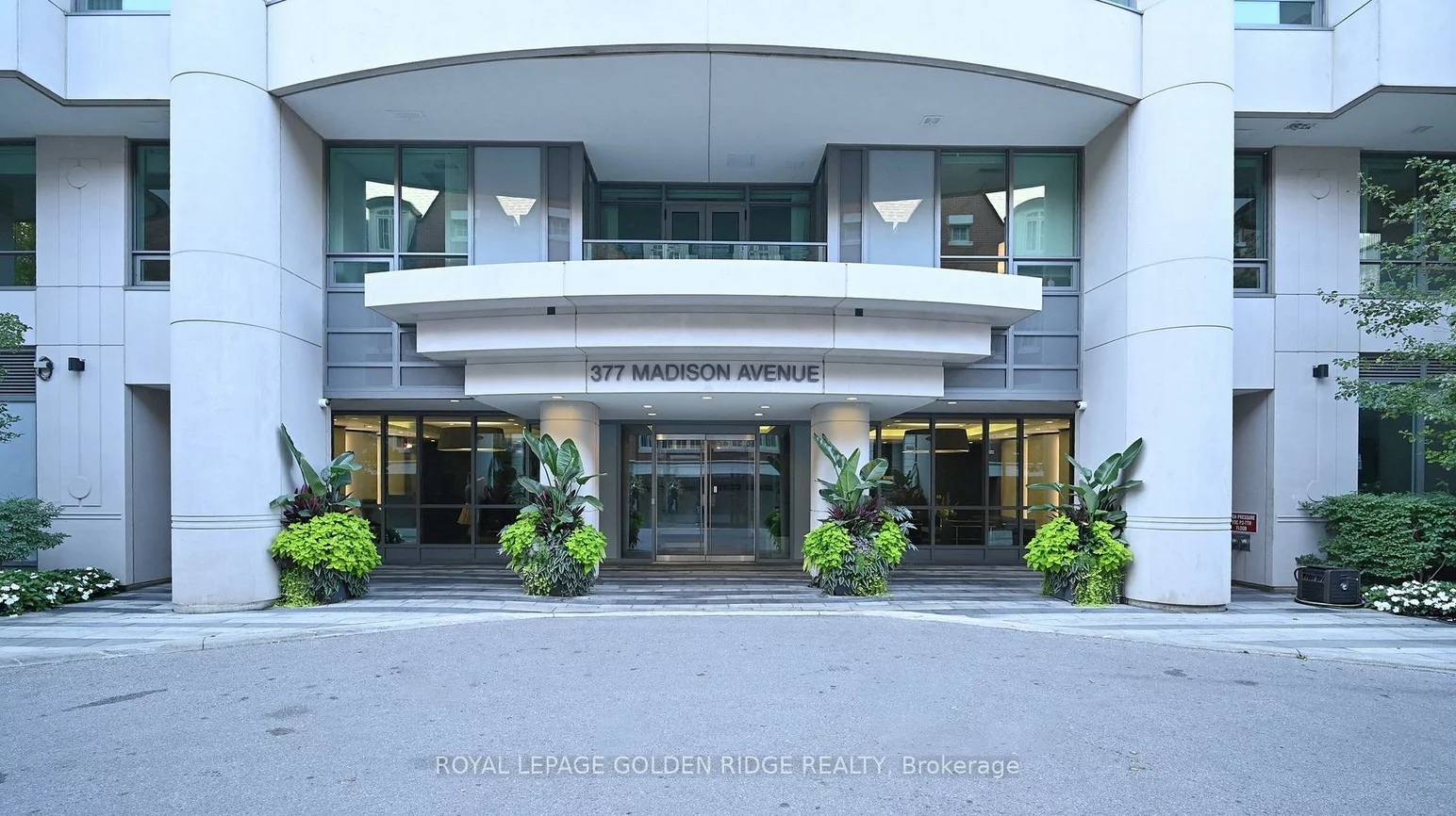 377, Madison, Casa Loma, Toronto