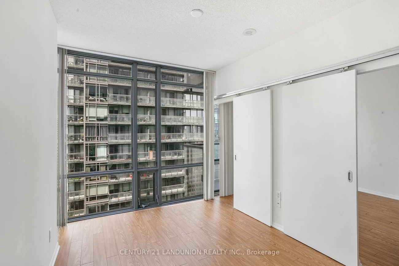 38, Grenville, Bay Street Corridor, Toronto