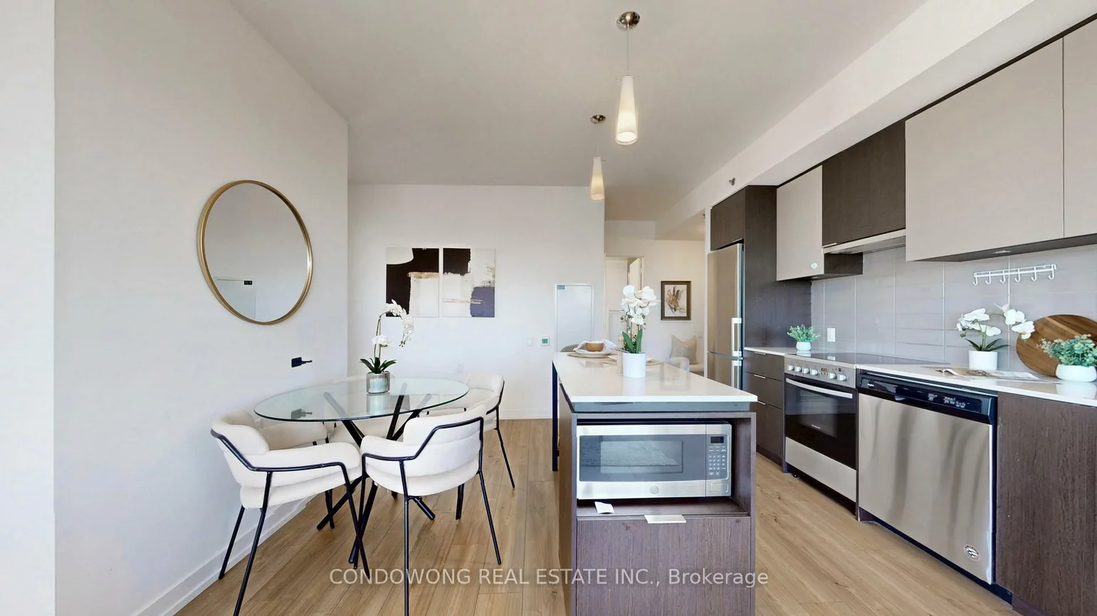 203, College, Kensington-Chinatown, Toronto