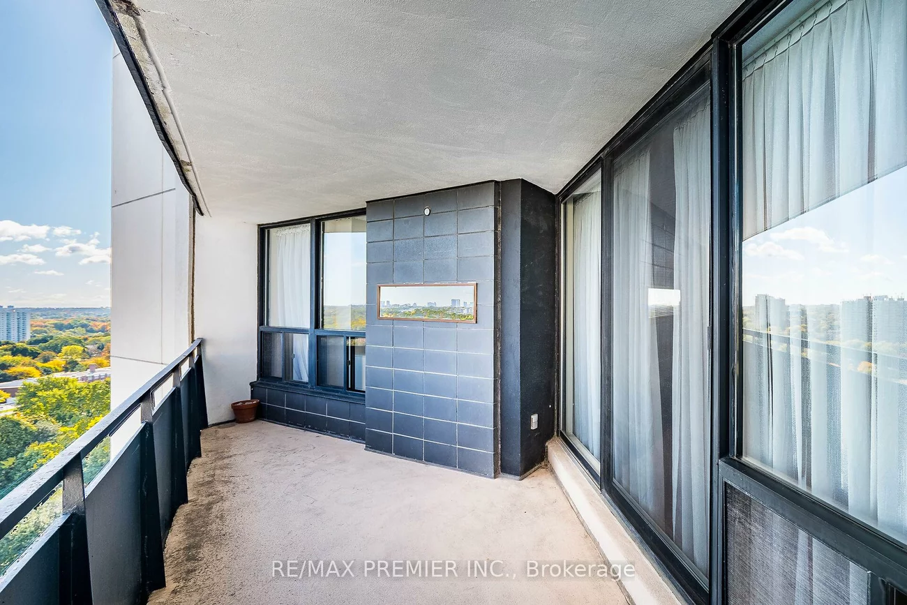 75, Graydon Hall, Parkwoods-Donalda, Toronto