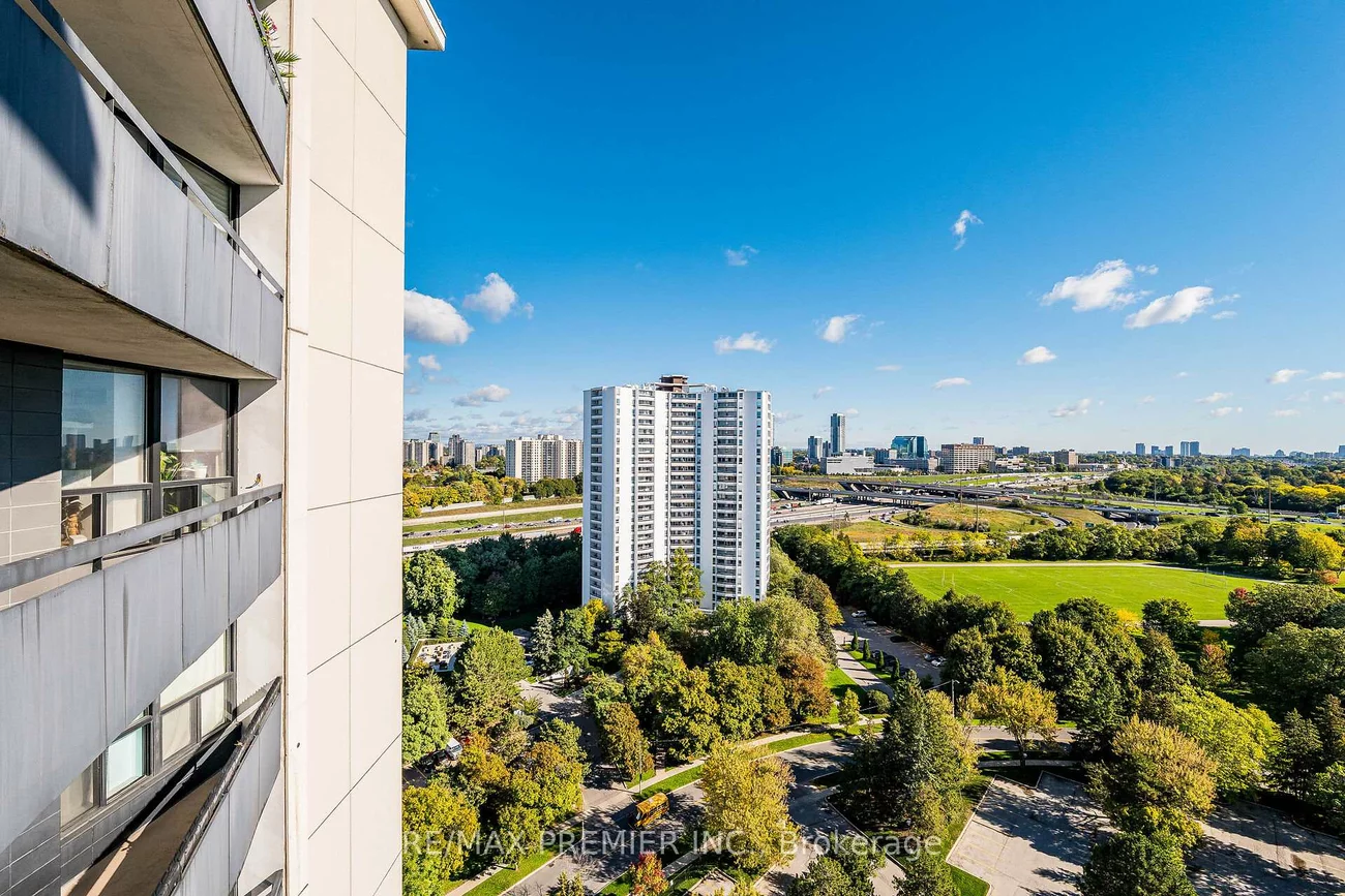 75, Graydon Hall, Parkwoods-Donalda, Toronto