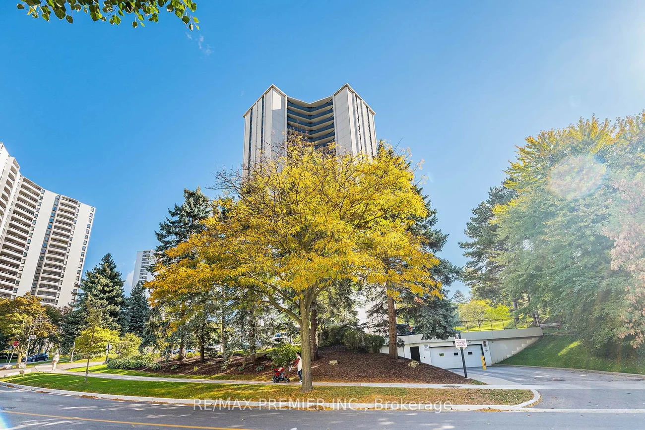 75, Graydon Hall, Parkwoods-Donalda, Toronto