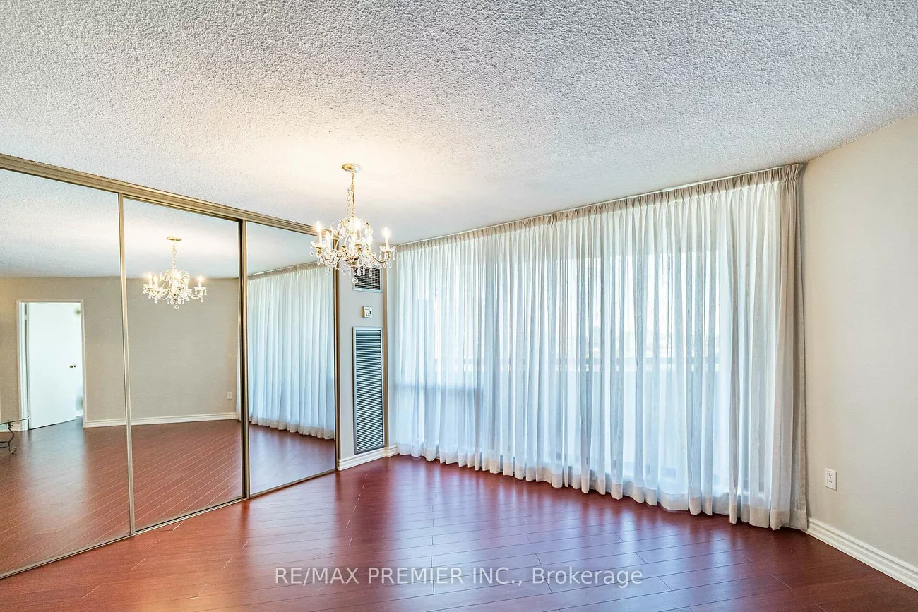 75, Graydon Hall, Parkwoods-Donalda, Toronto