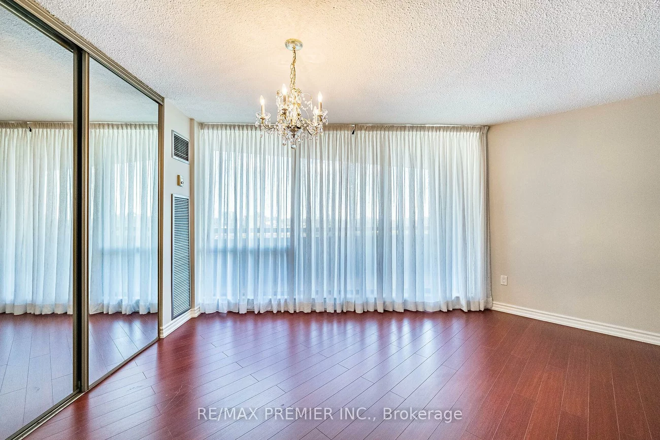 75, Graydon Hall, Parkwoods-Donalda, Toronto