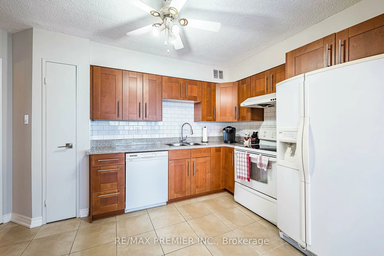 75, Graydon Hall, Parkwoods-Donalda, Toronto