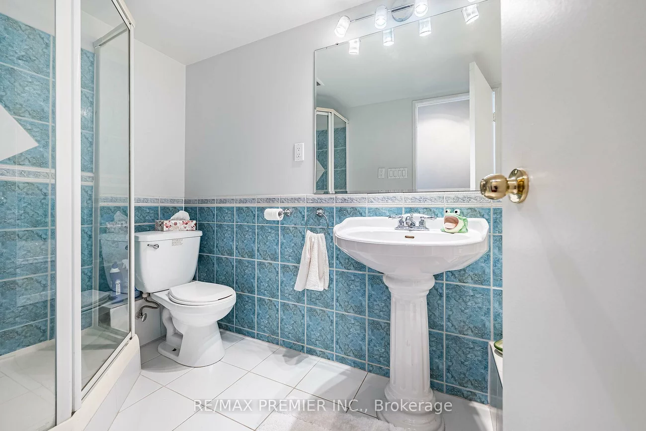 75, Graydon Hall, Parkwoods-Donalda, Toronto