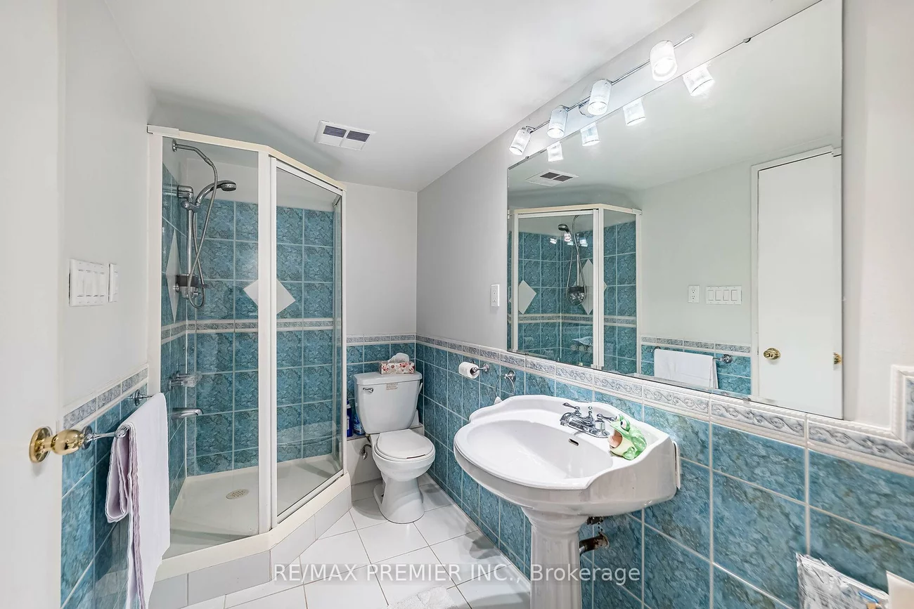 75, Graydon Hall, Parkwoods-Donalda, Toronto