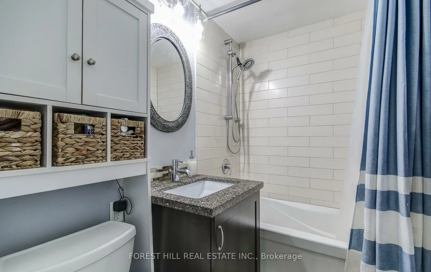 2603, Bathurst, Forest Hill North, Toronto