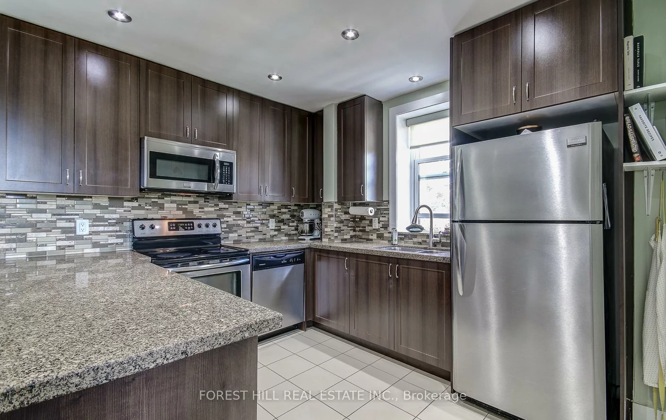 2603, Bathurst, Forest Hill North, Toronto
