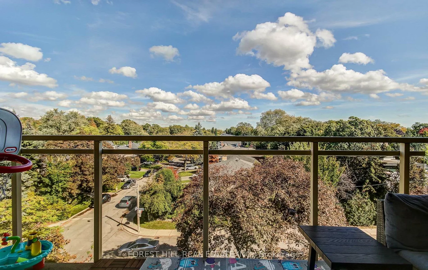 2603, Bathurst, Forest Hill North, Toronto