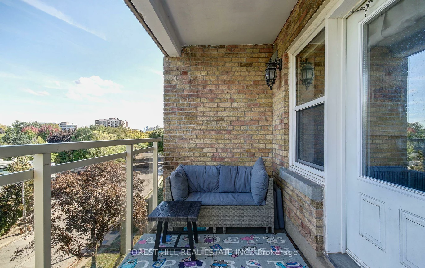 2603, Bathurst, Forest Hill North, Toronto