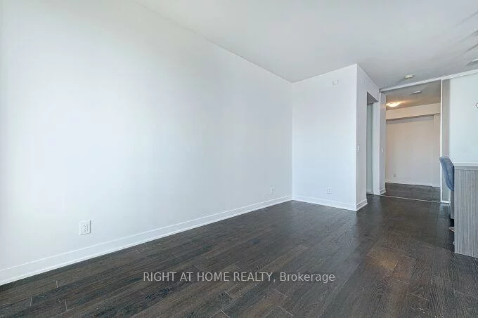 88, Harbour, Waterfront Communities C1, Toronto