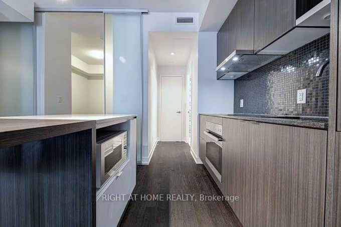 88, Harbour, Waterfront Communities C1, Toronto