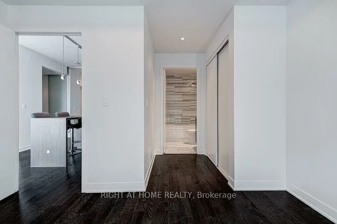 88, Harbour, Waterfront Communities C1, Toronto