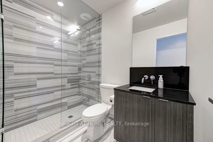 88, Harbour, Waterfront Communities C1, Toronto