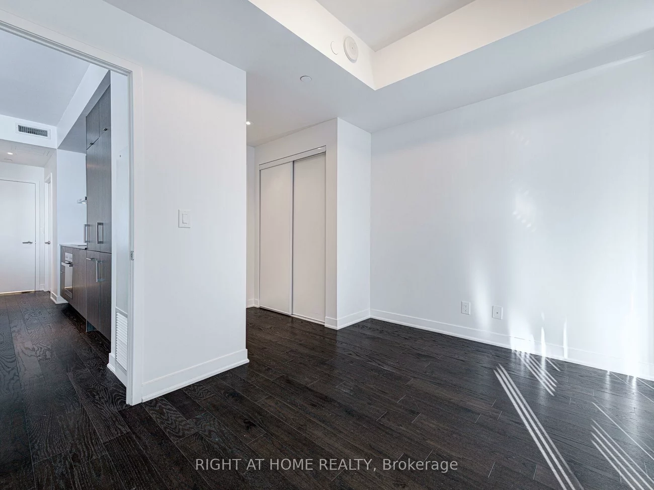 88, Harbour, Waterfront Communities C1, Toronto