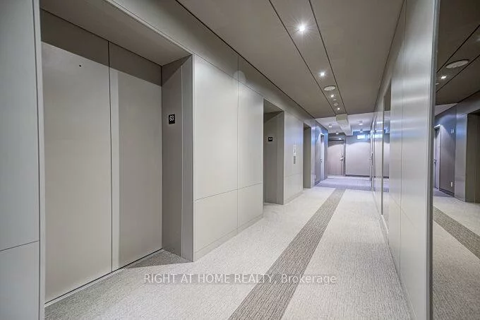 88, Harbour, Waterfront Communities C1, Toronto