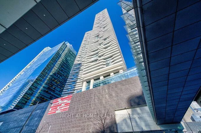 88, Harbour, Waterfront Communities C1, Toronto