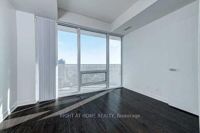 88, Harbour, Waterfront Communities C1, Toronto