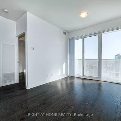 88, Harbour, Waterfront Communities C1, Toronto