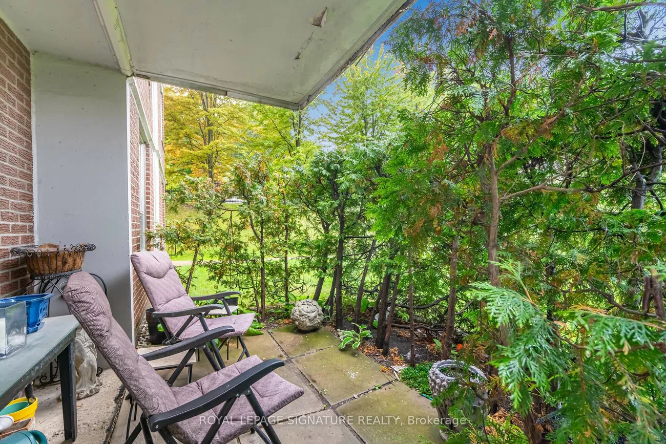 10, Edgecliff, Flemingdon Park, Toronto