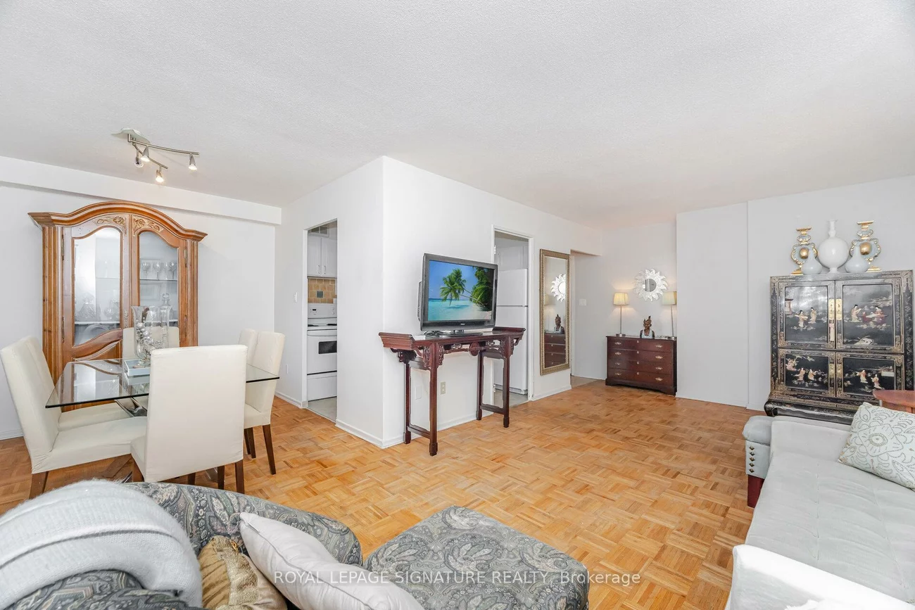 10, Edgecliff, Flemingdon Park, Toronto