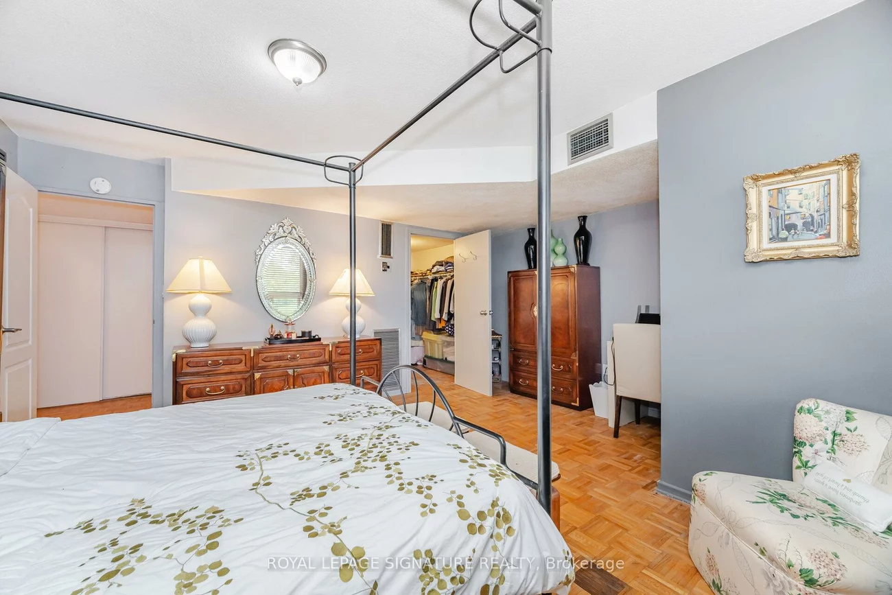 10, Edgecliff, Flemingdon Park, Toronto