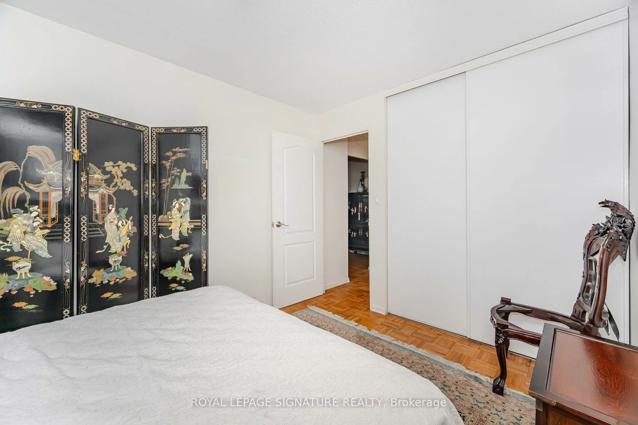 10, Edgecliff, Flemingdon Park, Toronto