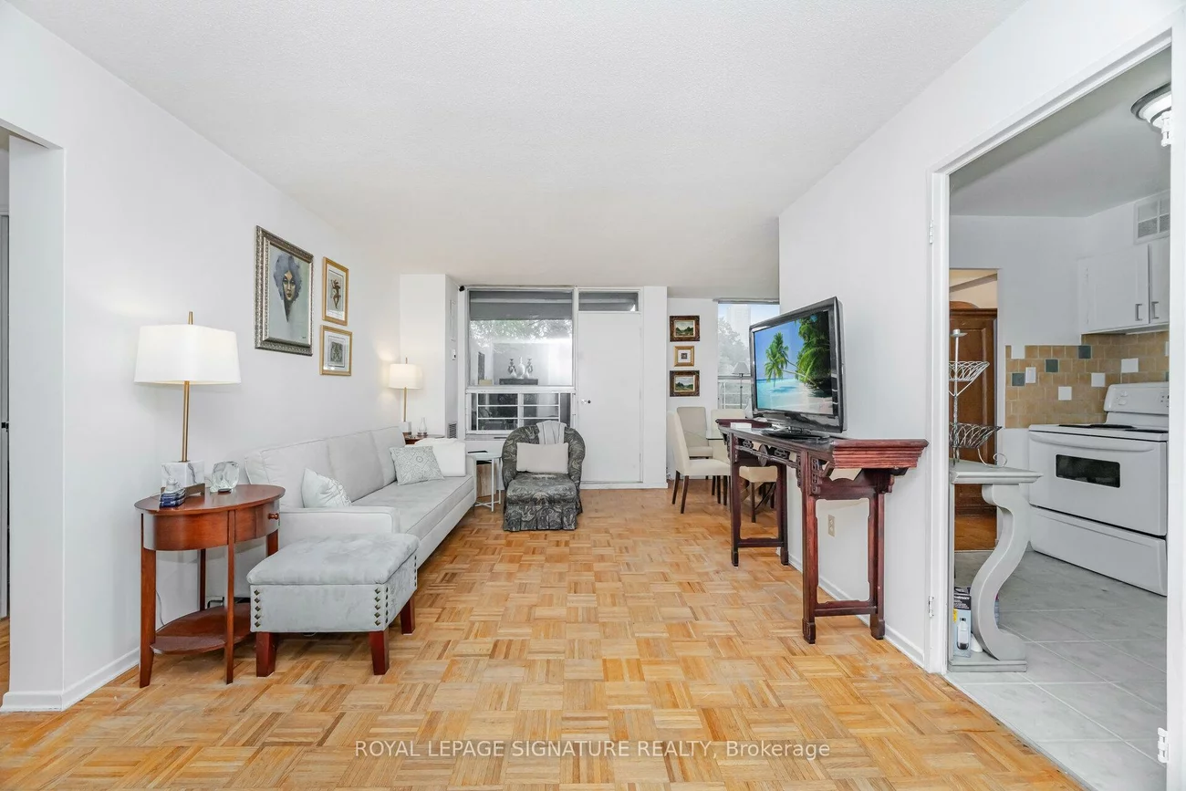 10, Edgecliff, Flemingdon Park, Toronto