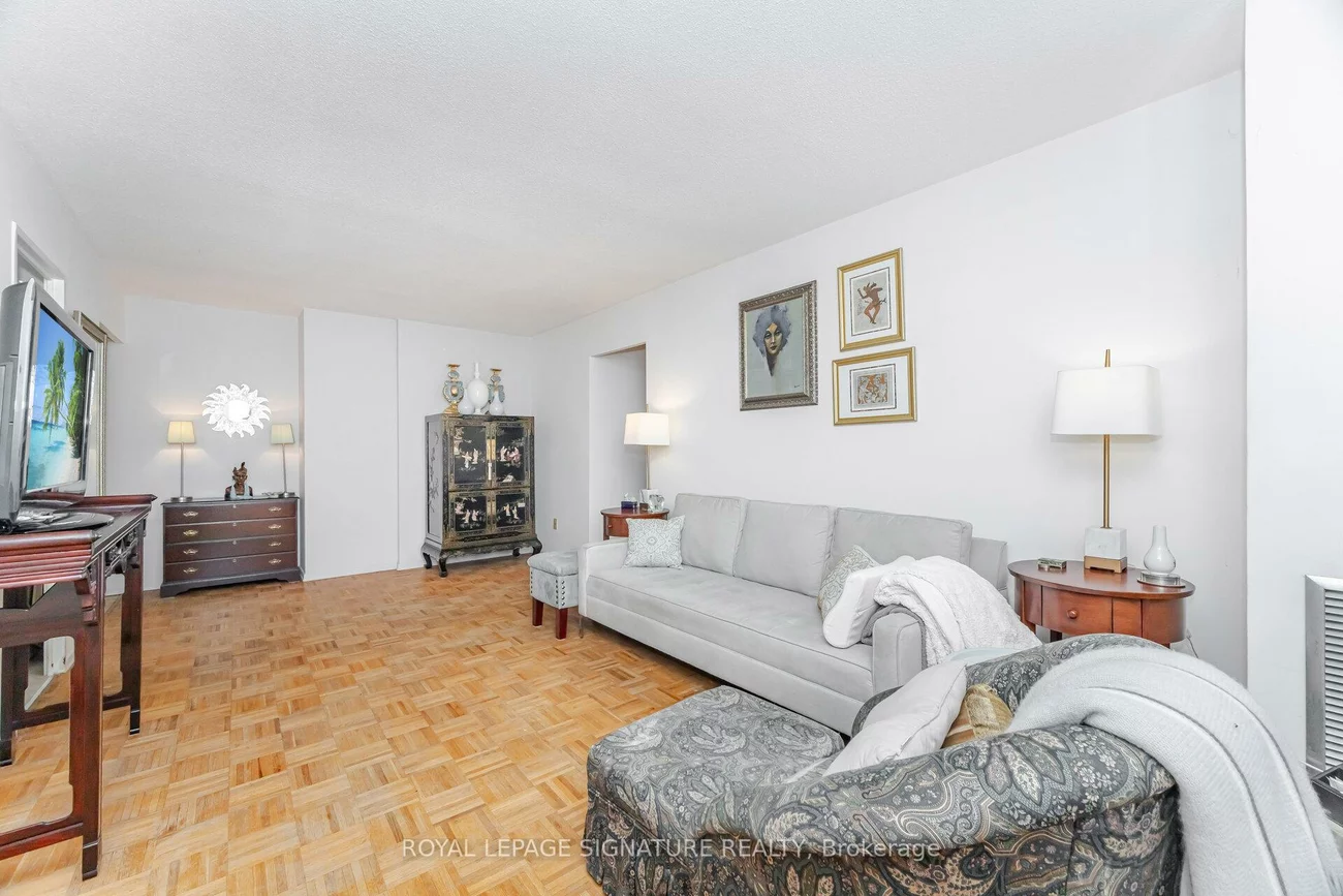 10, Edgecliff, Flemingdon Park, Toronto