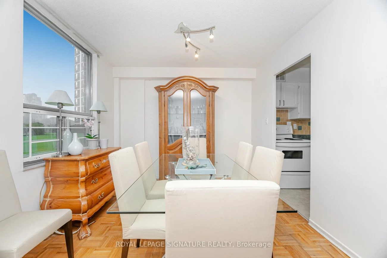 10, Edgecliff, Flemingdon Park, Toronto